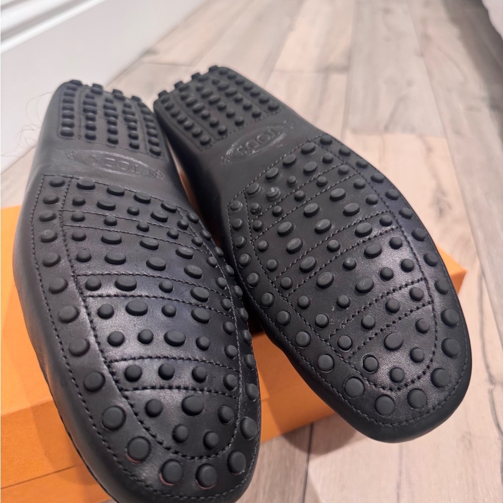 Tod’s Men’s Black Loafers - Picture 3 of 8
